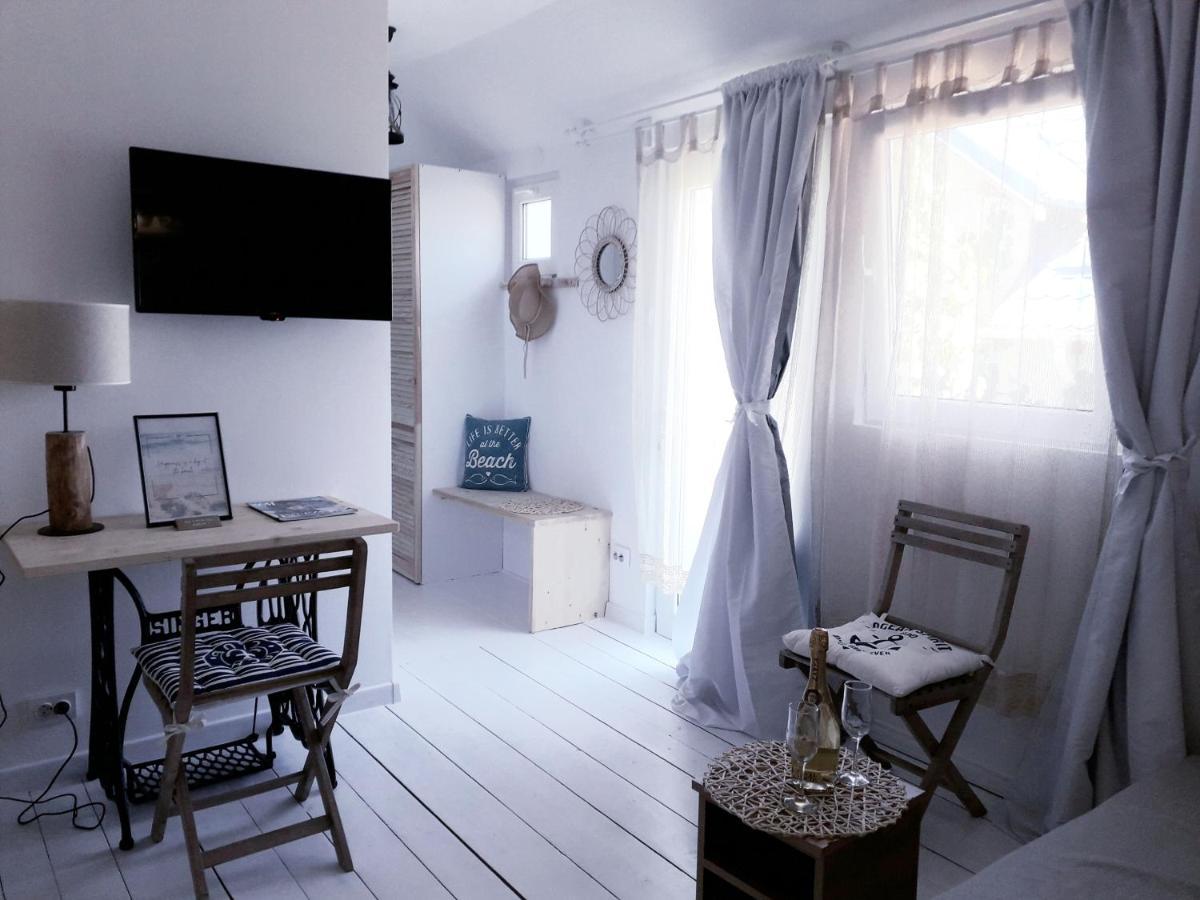 Casa Babica Guesthouse คอสติเนช ภายนอก รูปภาพ