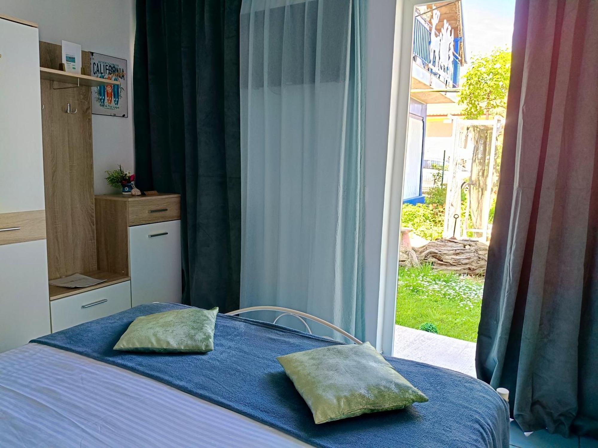 Casa Babica Guesthouse คอสติเนช ภายนอก รูปภาพ