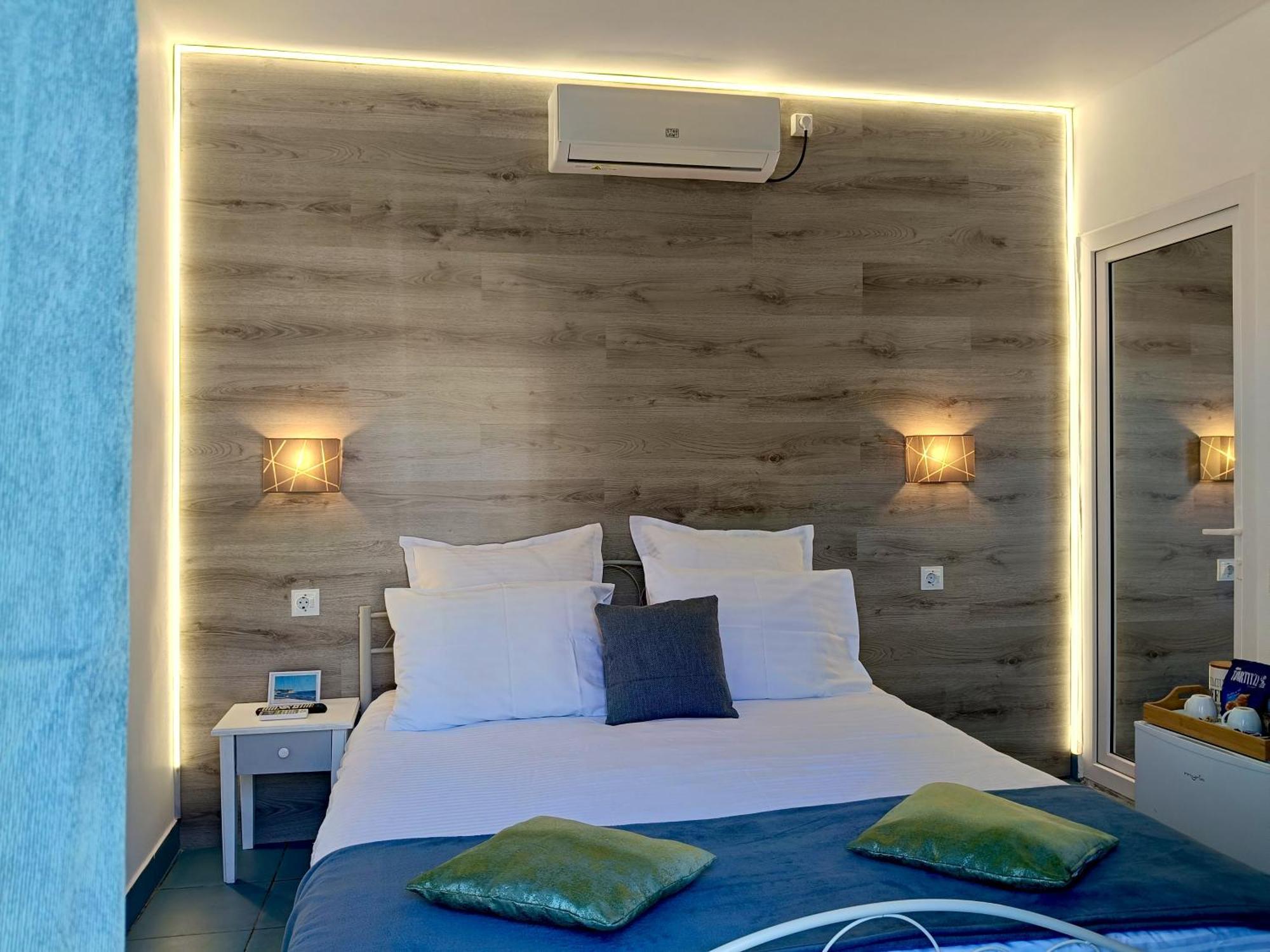 Casa Babica Guesthouse คอสติเนช ภายนอก รูปภาพ