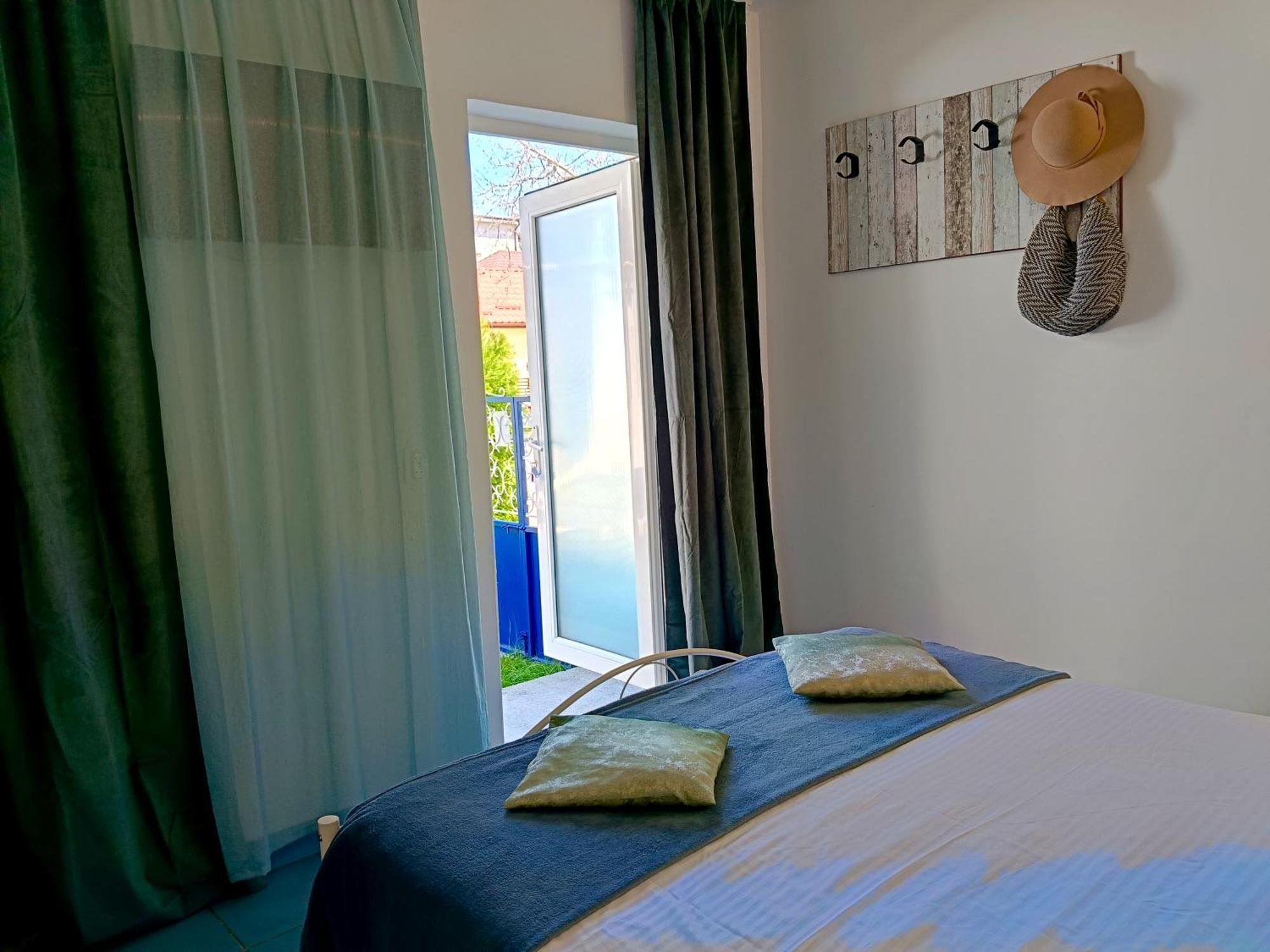 Casa Babica Guesthouse คอสติเนช ภายนอก รูปภาพ