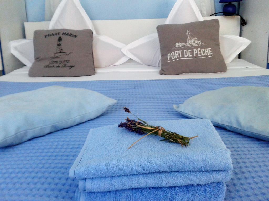 Casa Babica Guesthouse คอสติเนช ภายนอก รูปภาพ